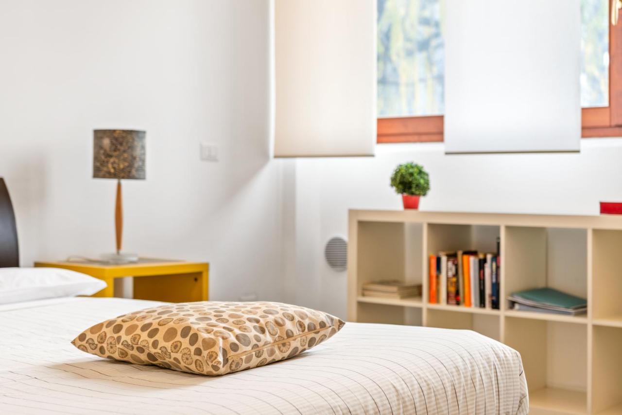 Il Salice - Affitti Brevi Italia Apartment Леко Екстериор снимка